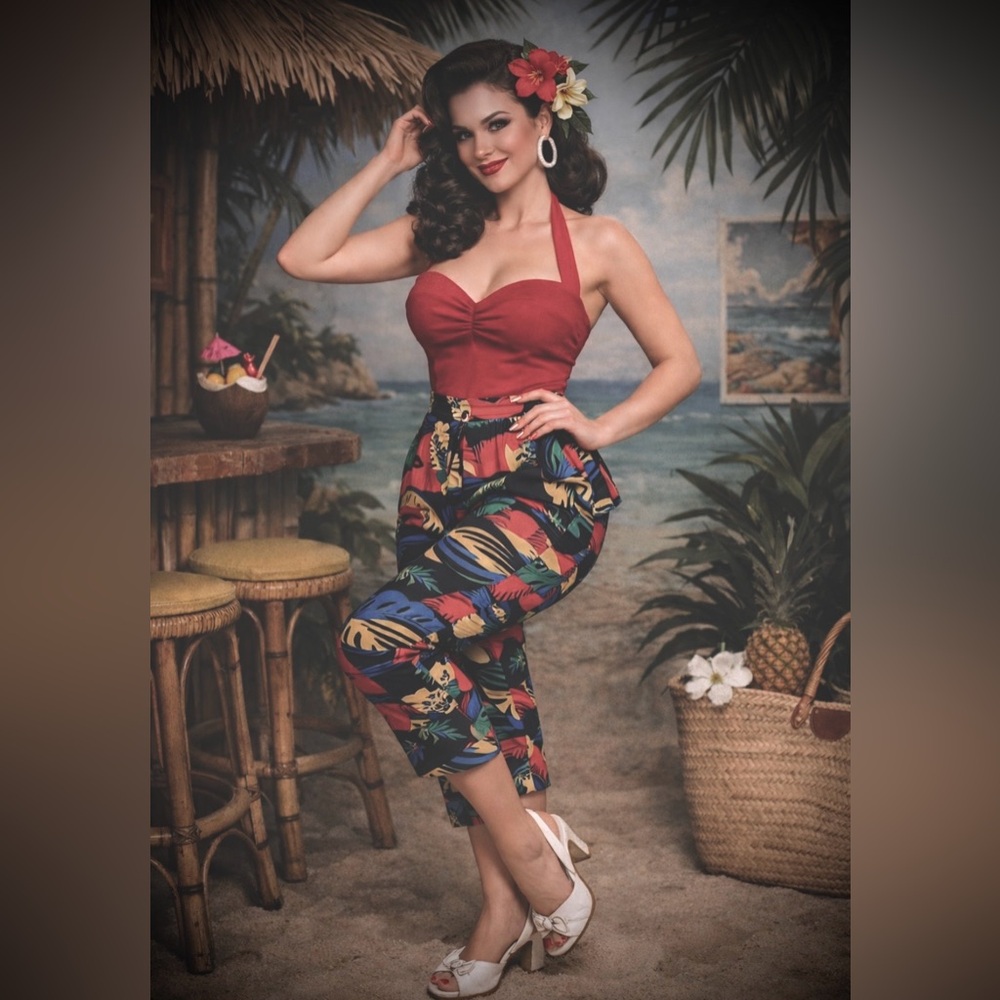 Vintage 80’s does 50’s- cotton blend, tropical print cropped pants, pockets